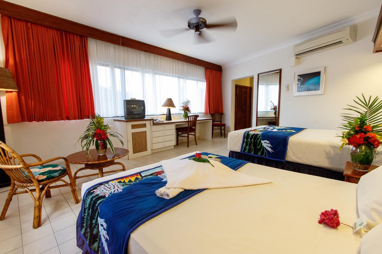 Manta Ray Bay Resort Colonia Exteriör bild