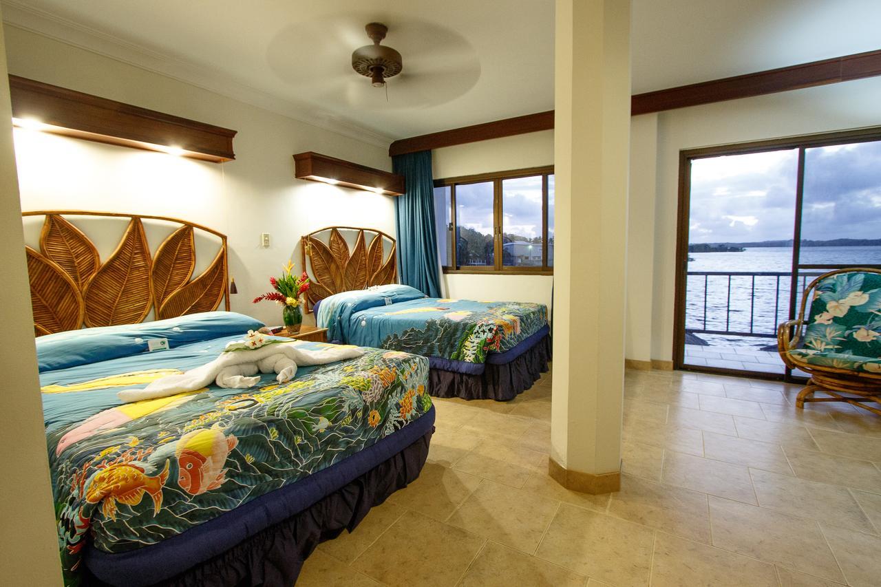 Manta Ray Bay Resort Colonia Exteriör bild