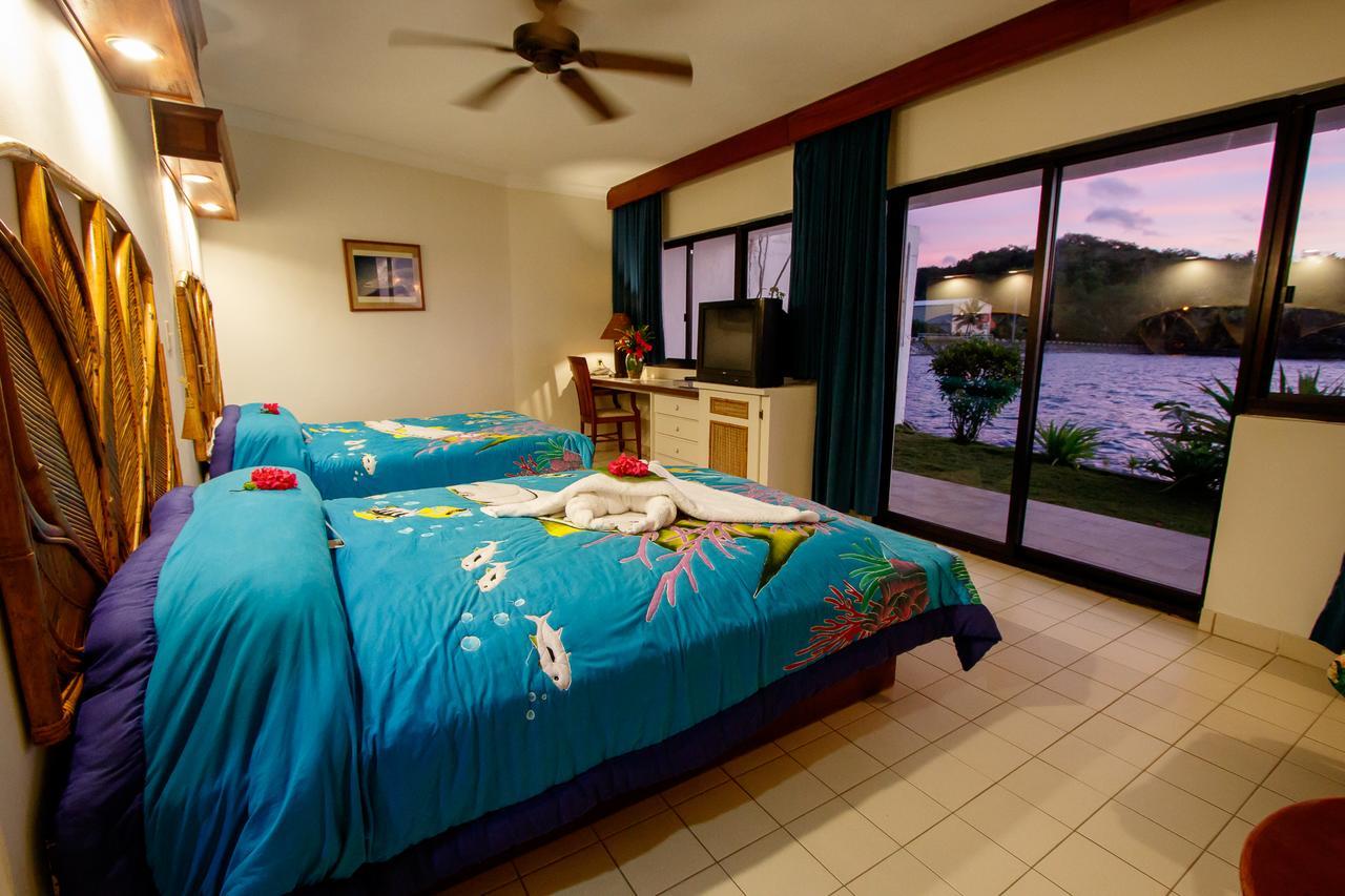 Manta Ray Bay Resort Colonia Exteriör bild
