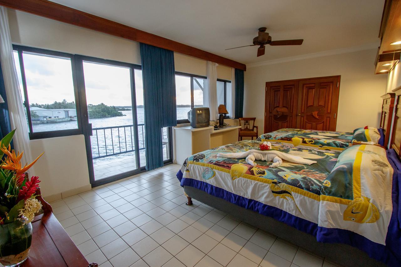 Manta Ray Bay Resort Colonia Exteriör bild