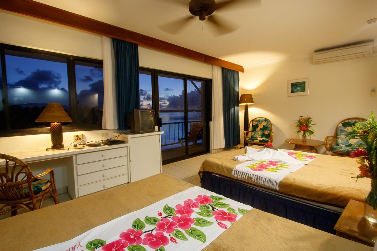 Manta Ray Bay Resort Colonia Exteriör bild