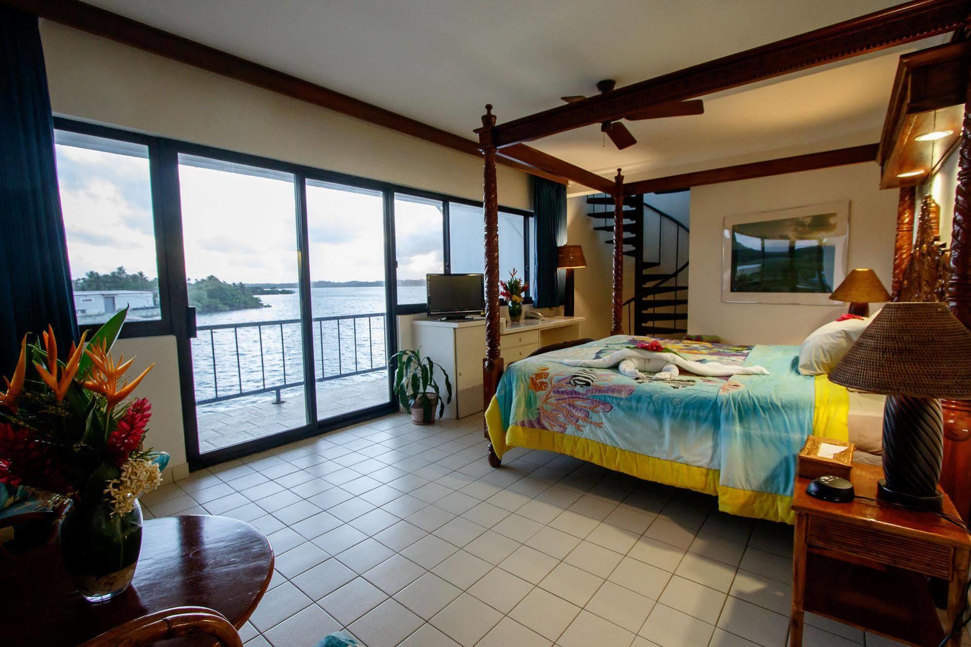 Manta Ray Bay Resort Colonia Exteriör bild