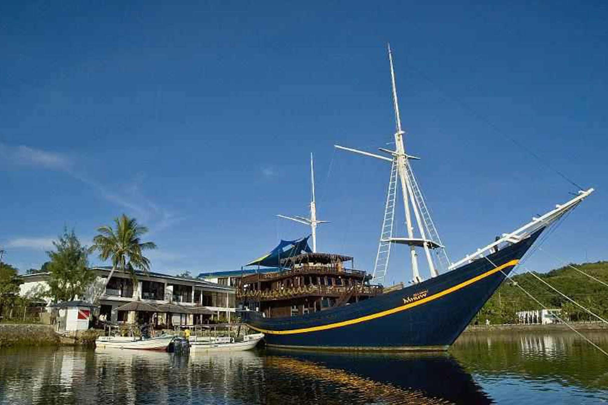 Manta Ray Bay Resort Colonia Exteriör bild